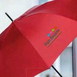 Rode paraplu met logo