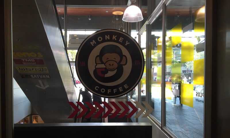 Monkey Coffee Raamsticker