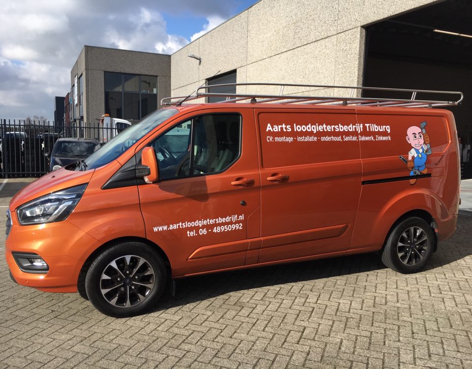 Aarts loodgietersbedrijf Tilburg bedrijfsbus reclame carwrap